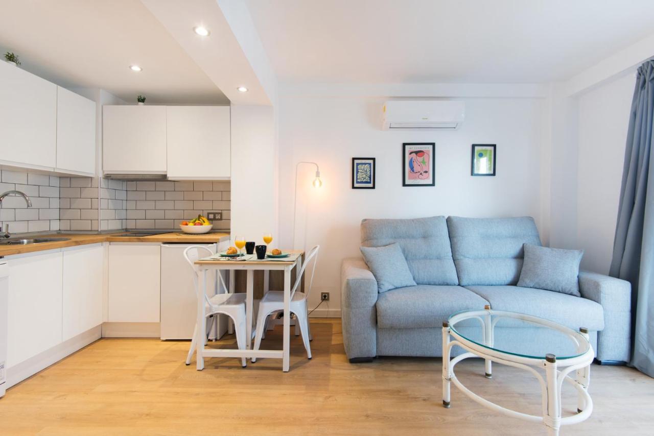 Aloha Puerto Private Apartment 1St Line Carihuela Beach Torremolinos Buitenkant foto