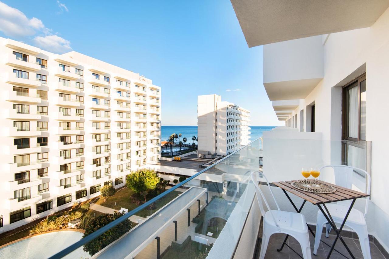 Aloha Puerto Private Apartment 1St Line Carihuela Beach Torremolinos Buitenkant foto