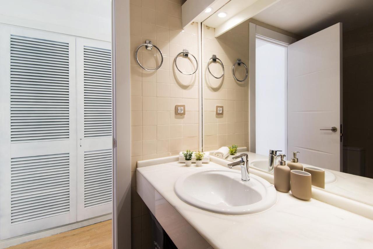 Aloha Puerto Private Apartment 1St Line Carihuela Beach Torremolinos Buitenkant foto