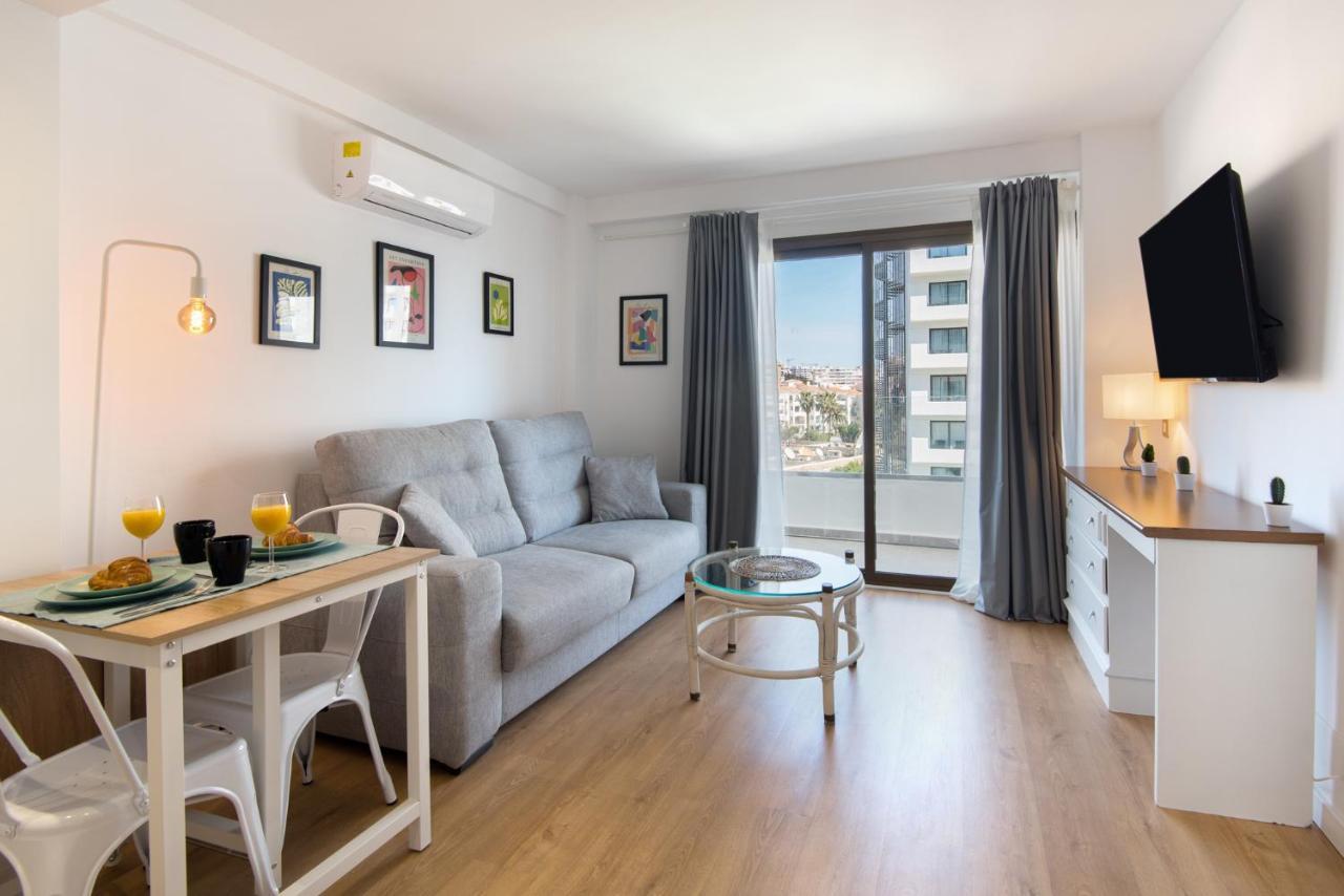 Aloha Puerto Private Apartment 1St Line Carihuela Beach Torremolinos Buitenkant foto