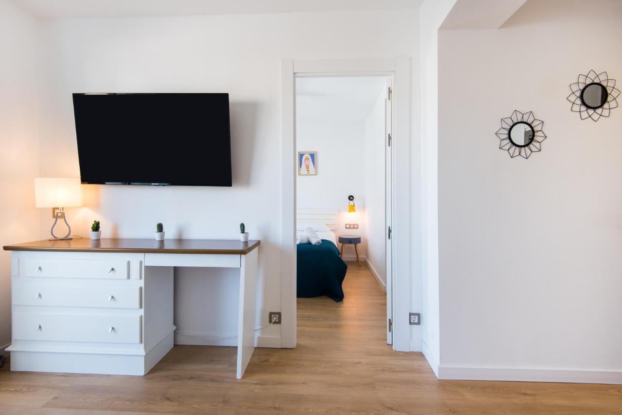 Aloha Puerto Private Apartment 1St Line Carihuela Beach Torremolinos Buitenkant foto