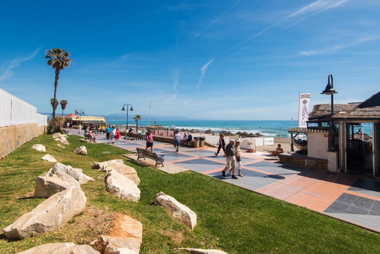 Aloha Puerto Private Apartment 1St Line Carihuela Beach Torremolinos Buitenkant foto